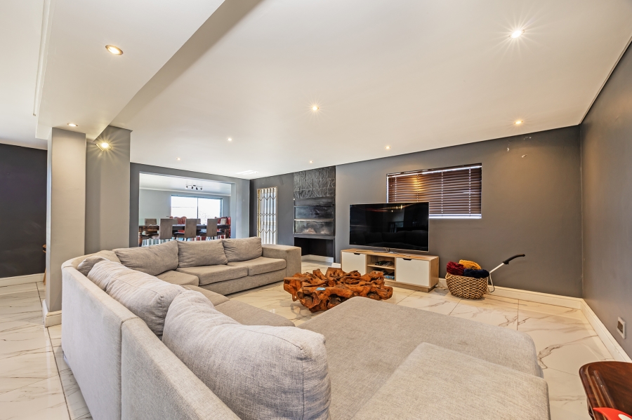 To Let 5 Bedroom Property for Rent in Haasendal Western Cape